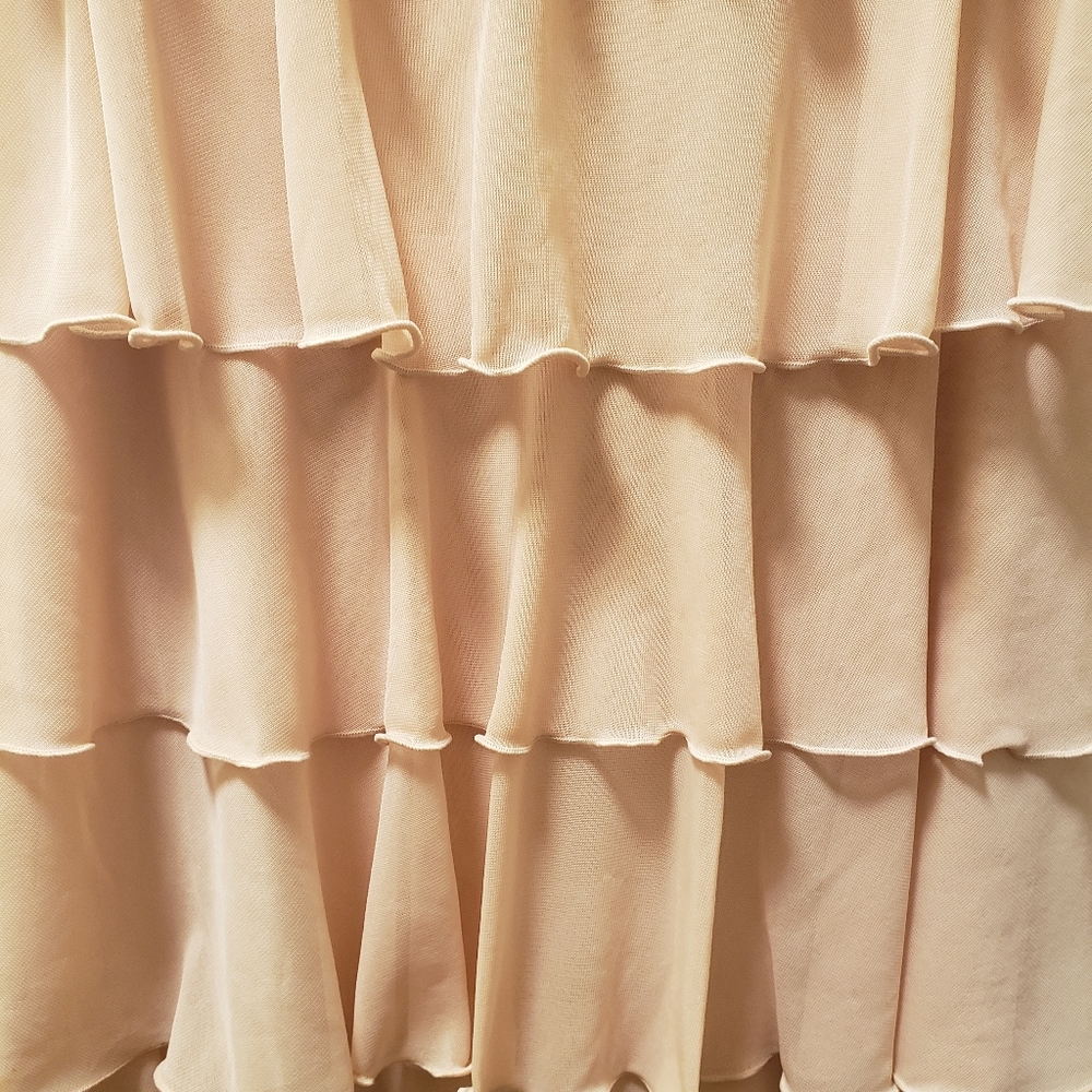 Apart Ruffled Dress - Picture 3 of 7